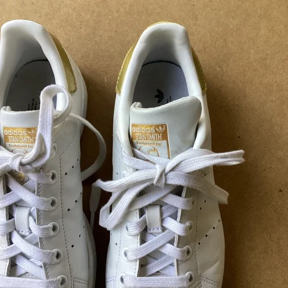 Adidas Stan Smith white with gold trim sneakers, size 5.5 - Picture 2 of 8
